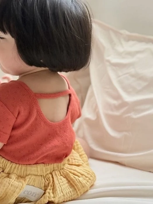 Flower Back Slit Tee