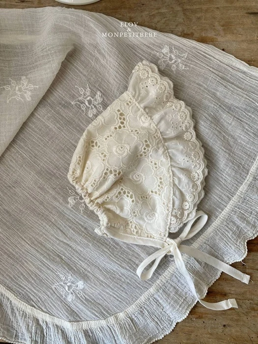 Lace Bonnet