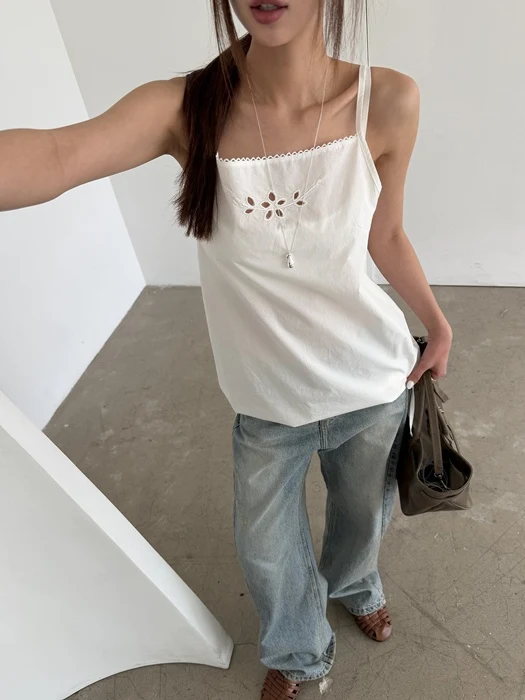 Floral Embroidery Sleeveless Top Floral Embroidery Sleeveless Top