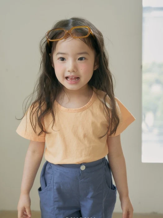 Creamy U-Neck Tee Creamy U-Neck Tee