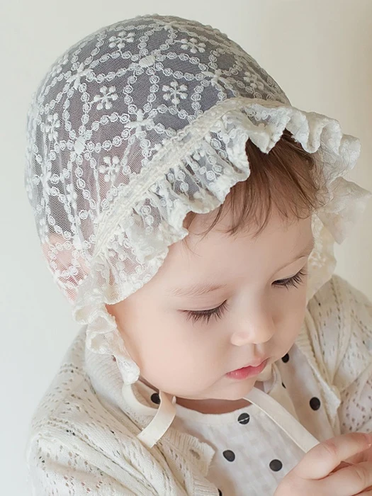 Lunia Lace Bonnet