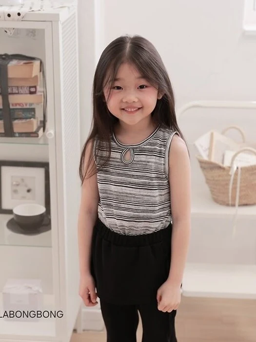 Mix Sleeveless Tee