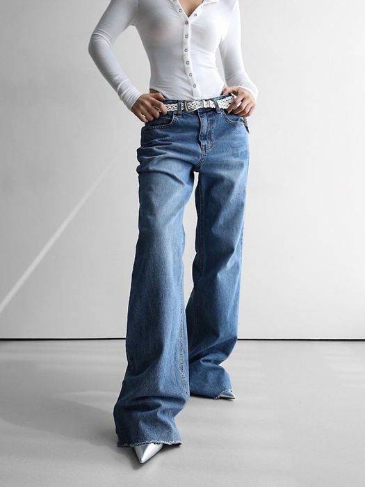Classic Raw – Cut Wide Fit Mid Blue Jeans