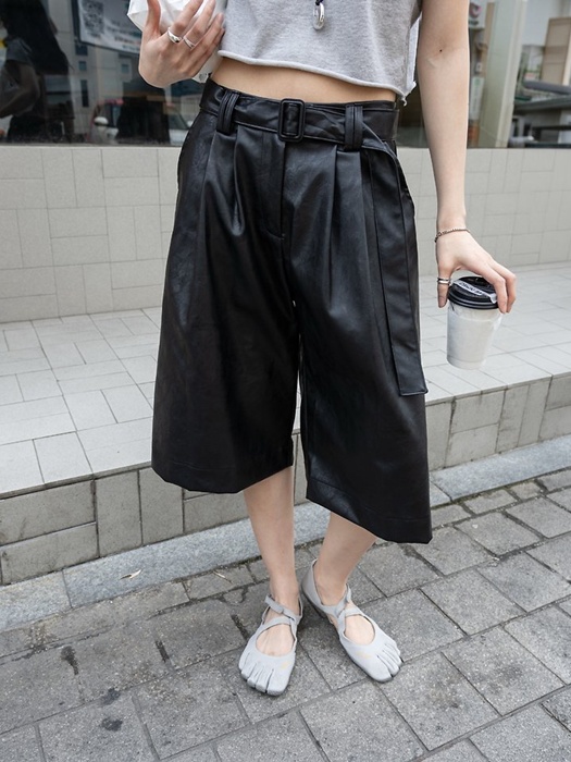 Belted Bermuda Trousers