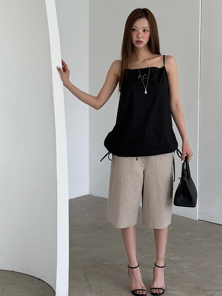 Baguette - Korean Women Fashion - #romanticstyle - Floral Embroidery Sleeveless Top - 2