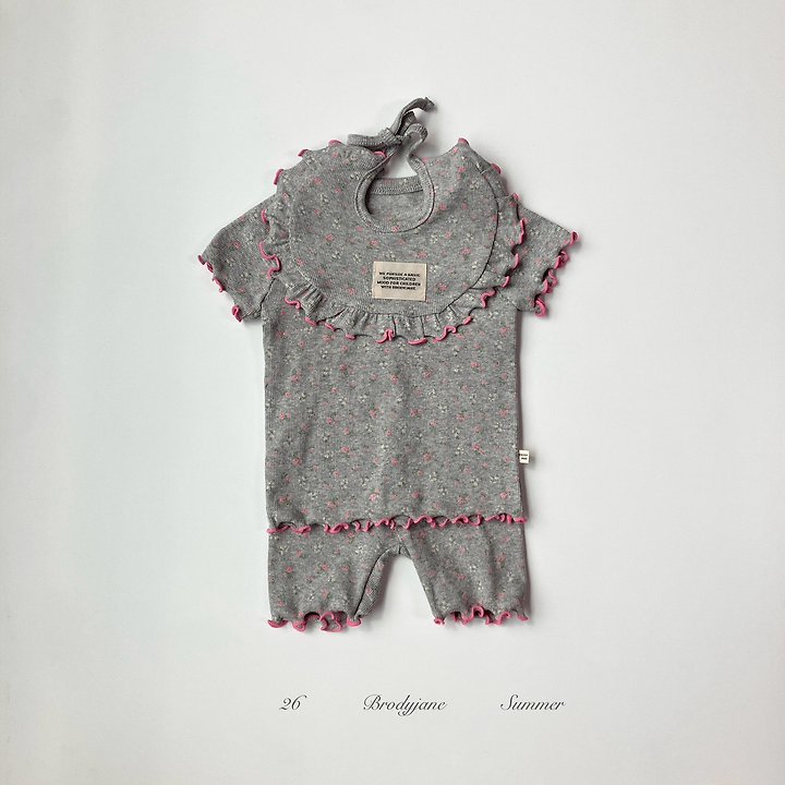 Brody Jane - Korean Baby Fashion - #babyfever - Flare Bib