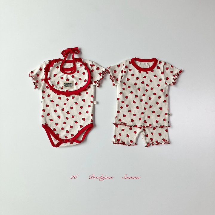 Brody Jane - Korean Baby Fashion - #babyoutfit - Eyelet Strawberry Bib - 4