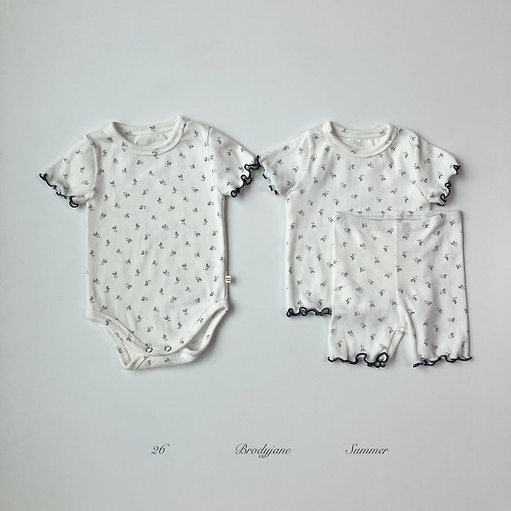 Brody Jane - Korean Baby Fashion - #onlinebabyboutique - Blueberry Flower Bib - 6