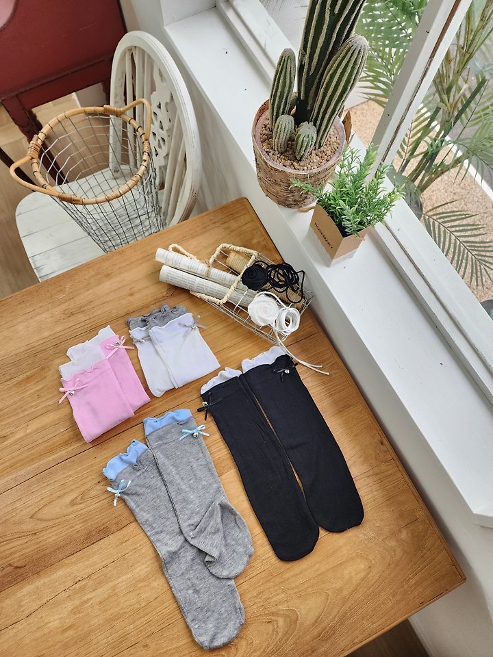 Dalla - Korean Children Fashion - #littlefashionista - Heart Ribbon Two-Tone Knee Socks - 2