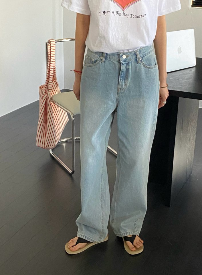 Diana - Korean Women Fashion - #vintagekidsstyle - Curved Denim Pants - 4