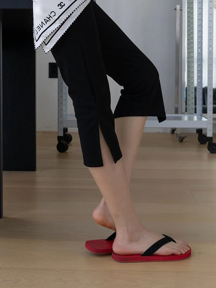 Inssense - Korean Women Fashion - #momslook - Elastic Waist Slim Capri Pants