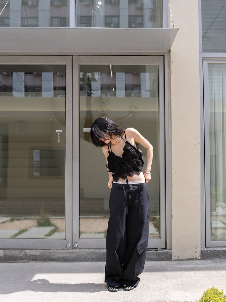 Inssense - Korean Women Fashion - #vintagekidsstyle - Cationic Balloon Curved Cargo Pants - 4