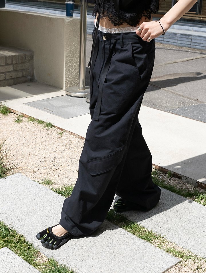 Inssense - Korean Women Fashion - #restrostyle - Cationic Balloon Curved Cargo Pants - 5