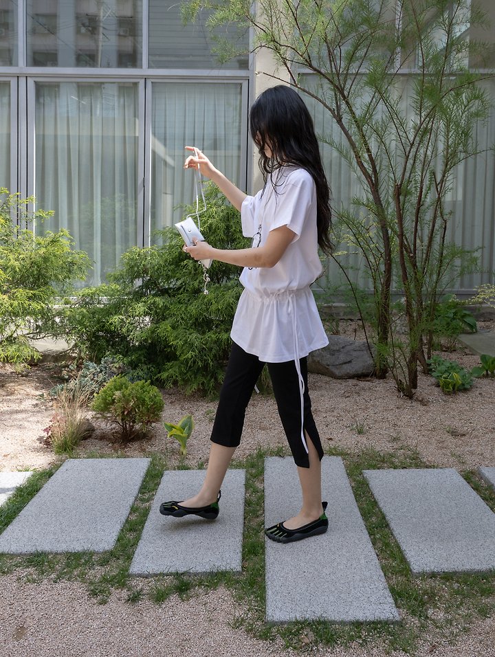 Inssense - Korean Women Fashion - #romanticstyle - Elastic Waist Slim Capri Pants