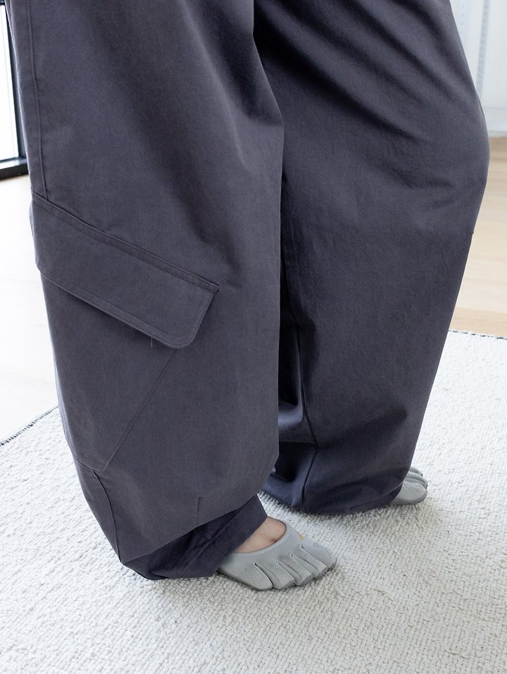 Inssense - Korean Women Fashion - #vintageinspired - Cationic Balloon Curved Cargo Pants - 9