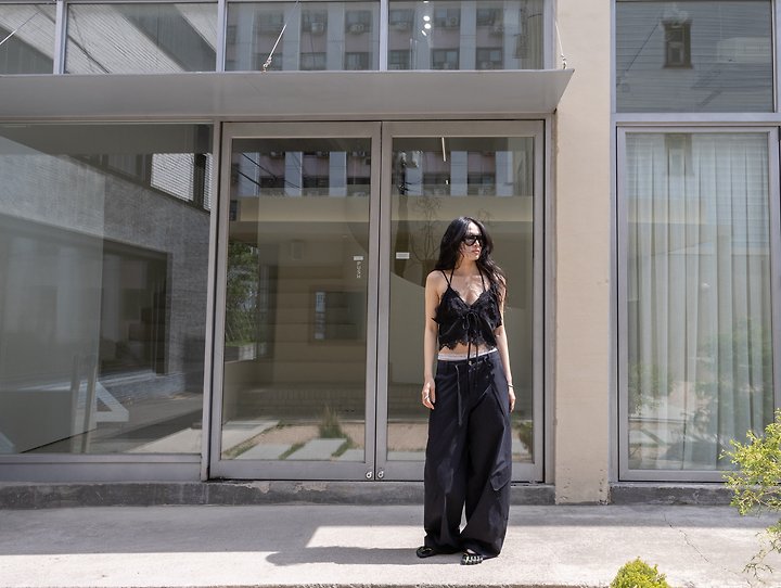 Inssense - Korean Women Fashion - #vintagekidsstyle - Cationic Balloon Curved Cargo Pants - 3