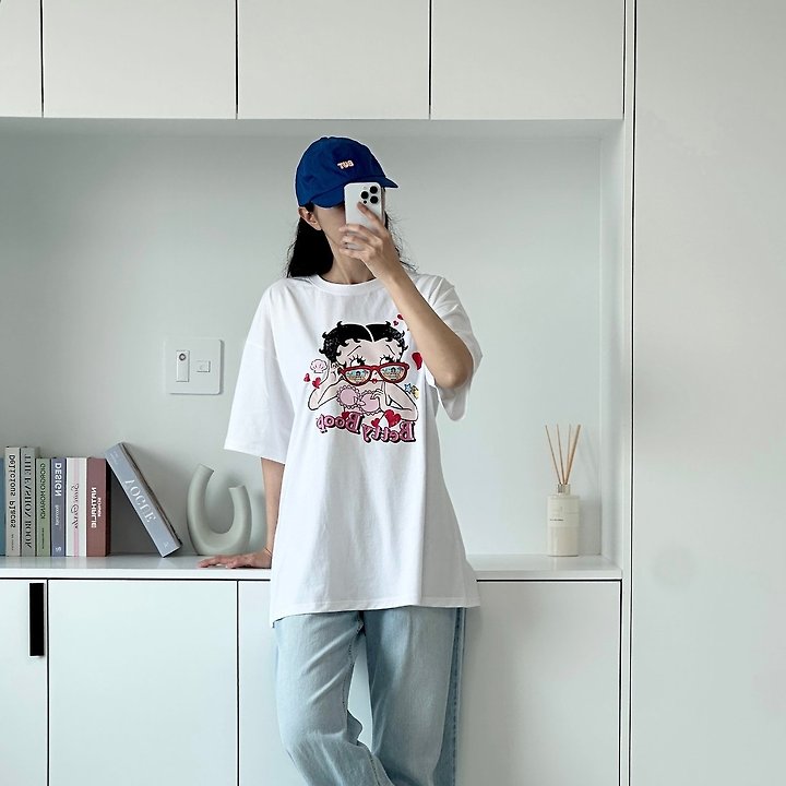 Little Rabbit - Korean Women Fashion - #womensfashion - Glasses Betty Box Tee - 12