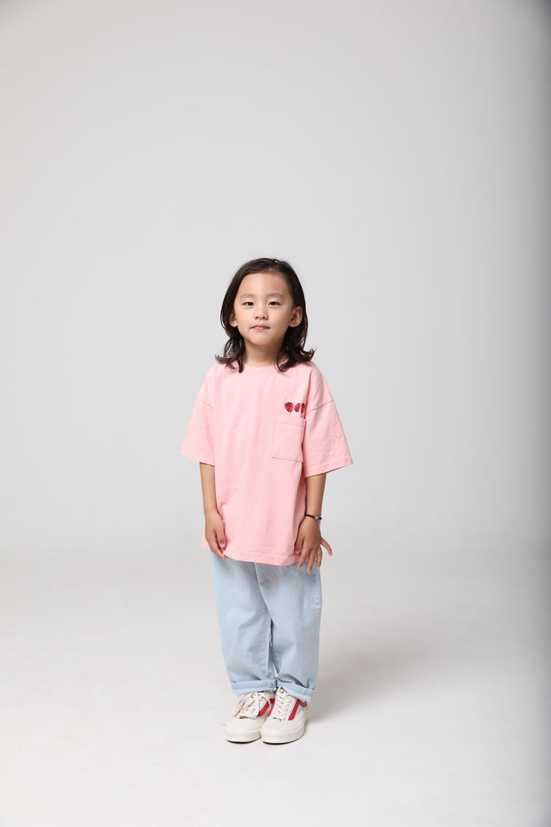 Mooi Store - Korean Children Fashion - #kidsstore - Strawberry Pocket Embroidered Tee - 4