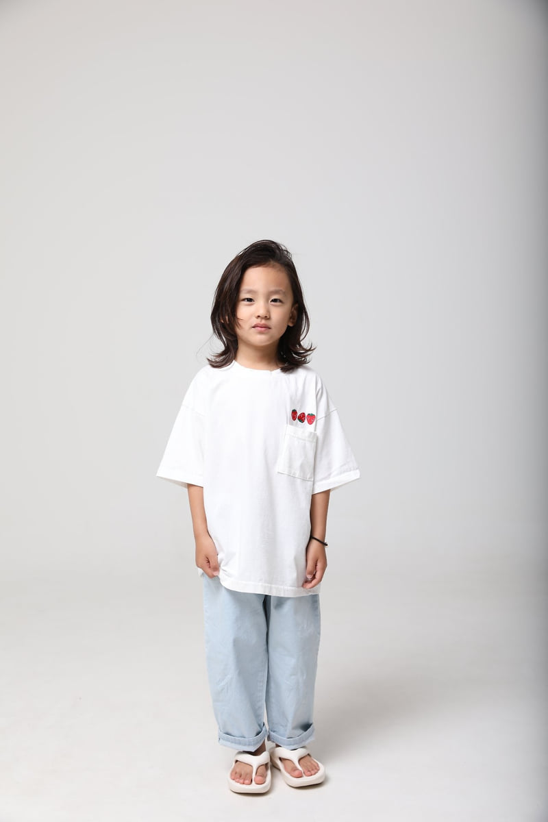 Mooi Store - Korean Children Fashion - #minifashionista - Strawberry Pocket Embroidered Tee - 8