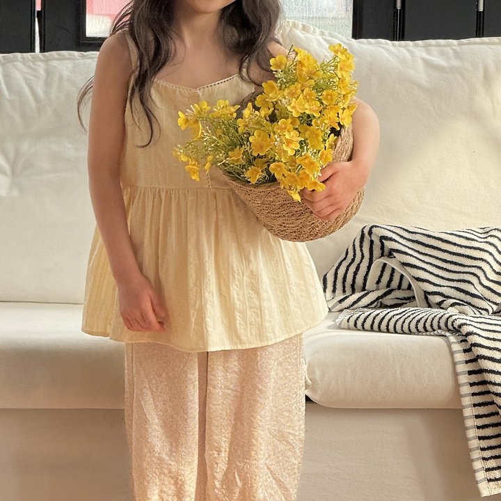 Ninibello - Korean Children Fashion - #kidsshorts - Milk Sleeveless Blouse - 11