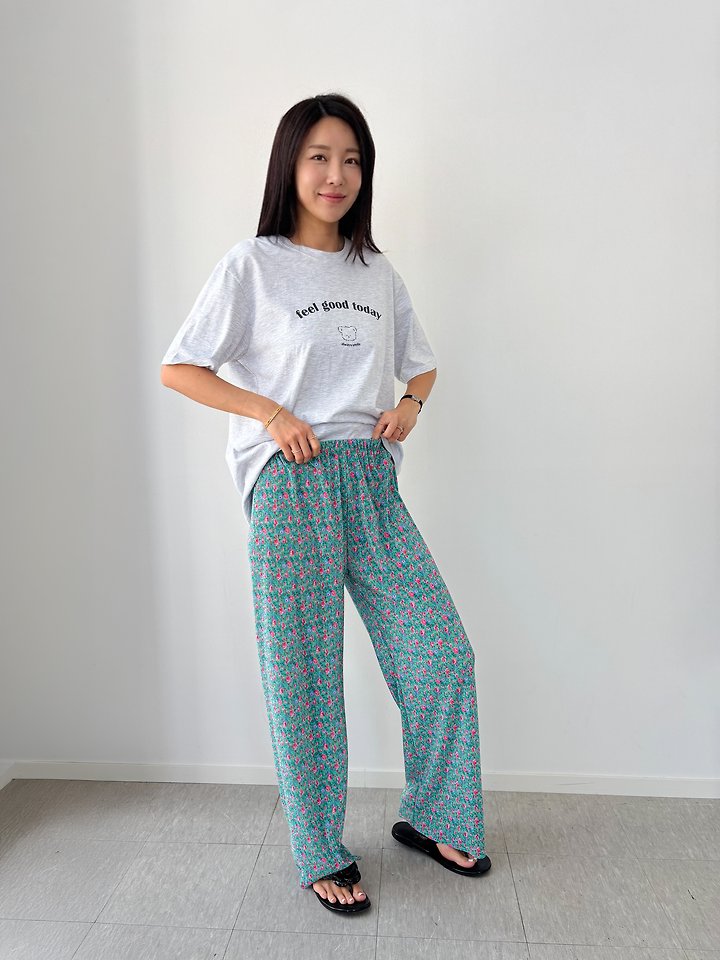 Oott Bebe - Korean Women Fashion - #pursuepretty - Flower Pleats Pants (Mom) - 8