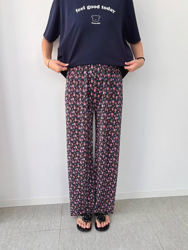 Oott Bebe - Korean Women Fashion - #shopsmall - Flower Pleats Pants (Mom) - 11