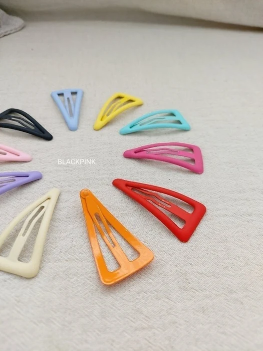 Triangle Emboss Snap Hairpin