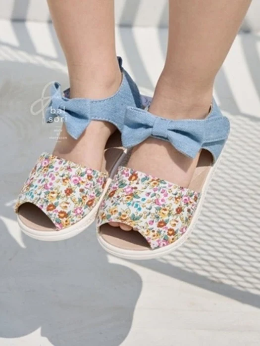 Pureum Squeaky Shoes