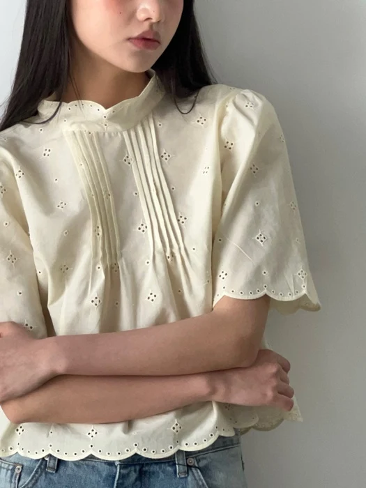 Half Neck Scallop Blouse