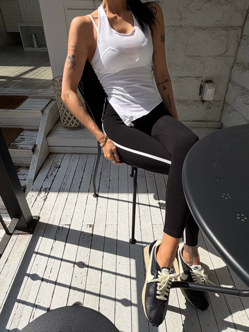 Abbeylee - Korean Women Fashion - #thelittlethings - Tape Overlock Leggings - 4