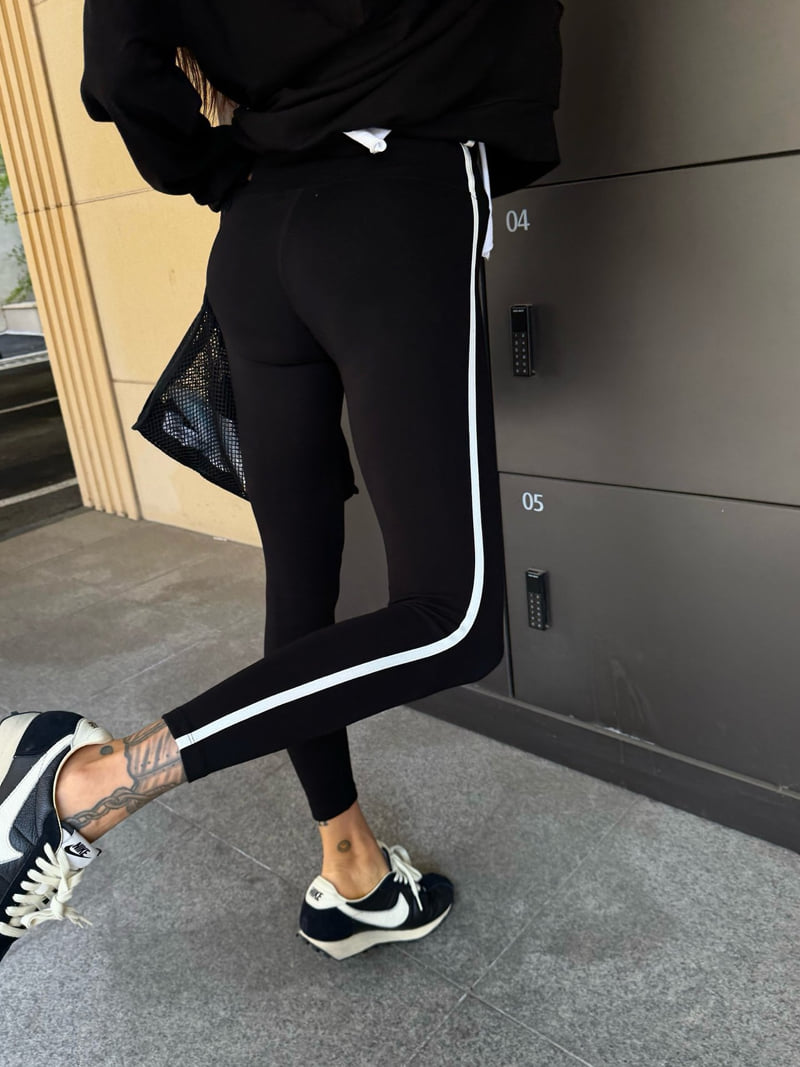Abbeylee - Korean Women Fashion - #momslook - Tape Overlock Leggings - 6