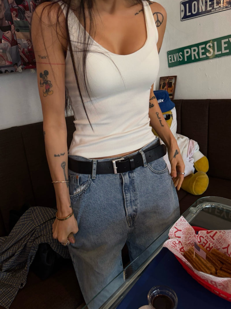 Abbeylee - Korean Women Fashion - #momslook - Comfort Padded Sleeveless Top
