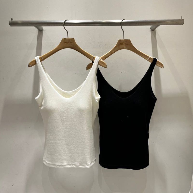Abbeylee - Korean Women Fashion - #momslook - Comfort Padded Sleeveless Top - 11