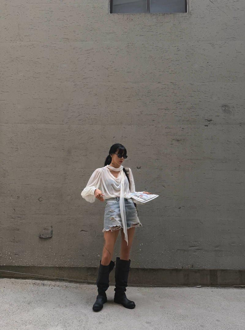 Abbeylee - Korean Women Fashion - #momslook - Offset Denim Shorts