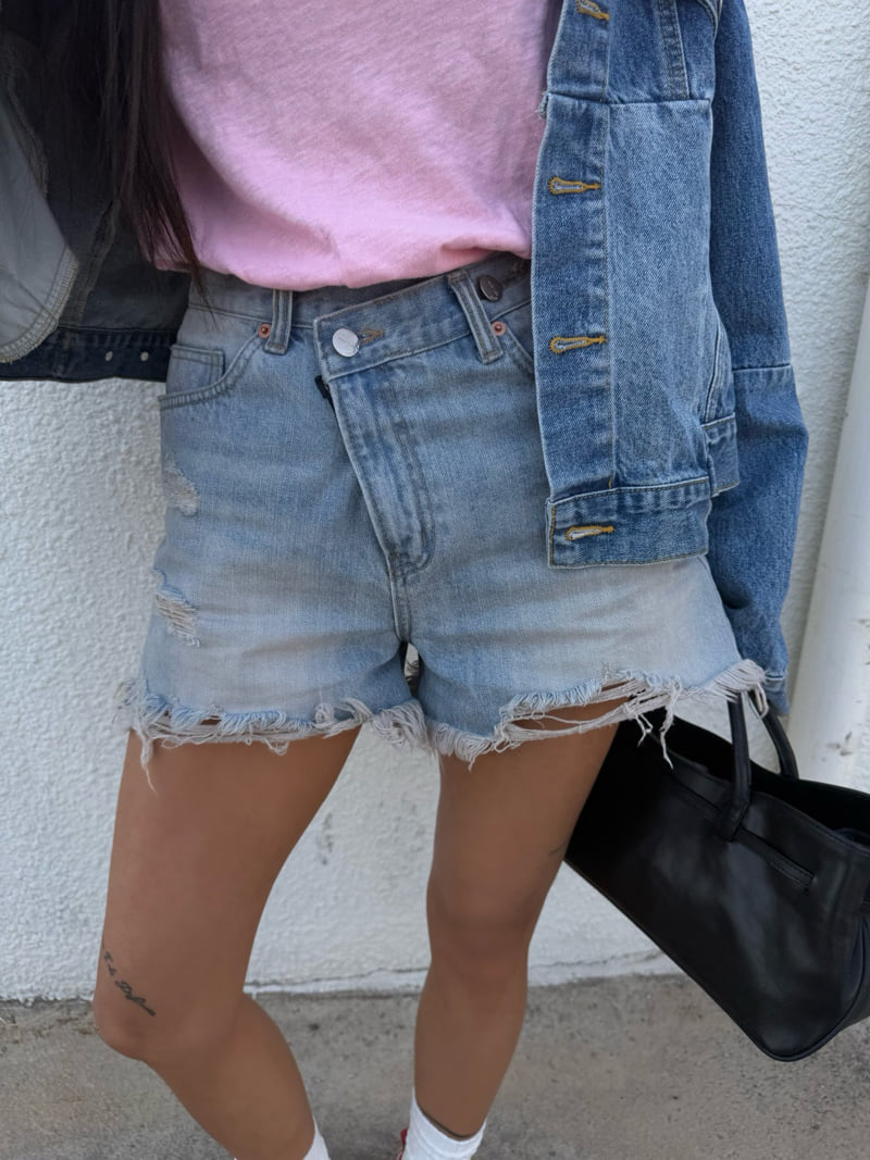 Abbeylee - Korean Women Fashion - #momslook - Offset Denim Shorts - 9