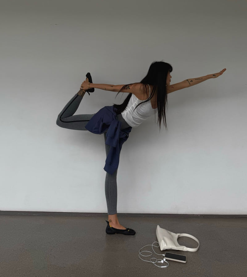 Abbeylee - Korean Women Fashion - #shopsmall - Tape Overlock Leggings