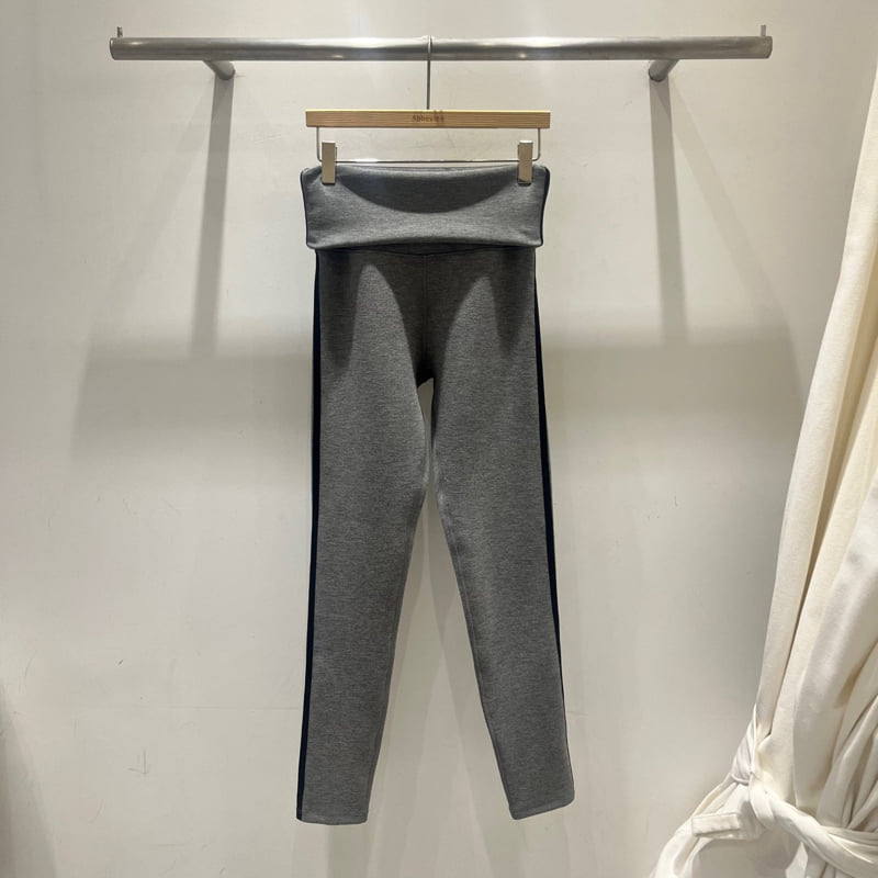 Abbeylee - Korean Women Fashion - #womensfashion - Tape Overlock Leggings - 11