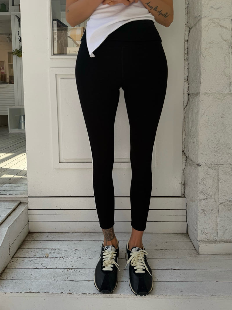 Abbeylee - Korean Women Fashion - #womensfashion - Tape Overlock Leggings - 7