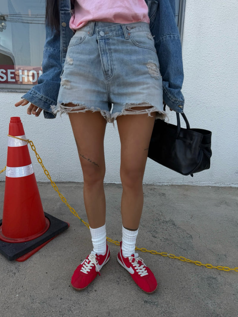 Abbeylee - Korean Women Fashion - #womensfashion - Offset Denim Shorts - 10
