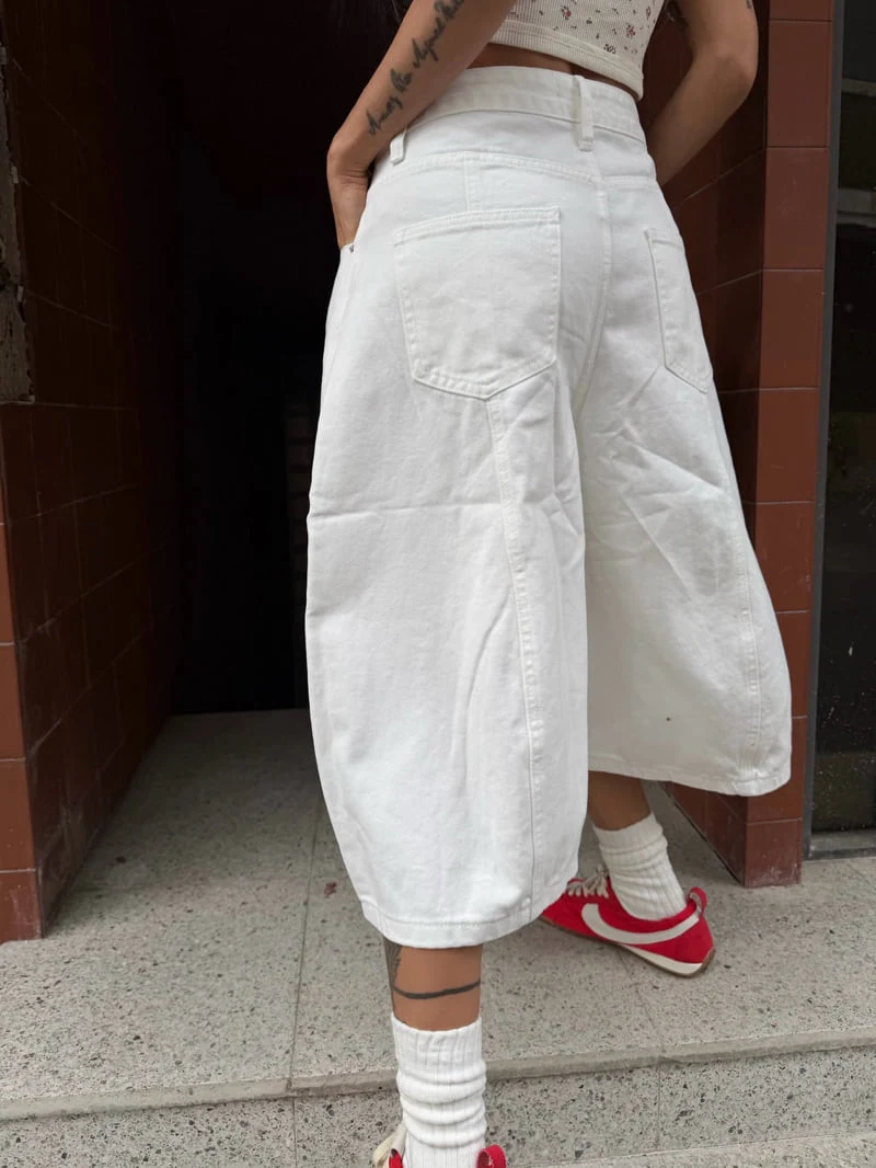 Abbeylee - Korean Women Fashion - #womensfashion - Bermuda Balloon Pants - 2