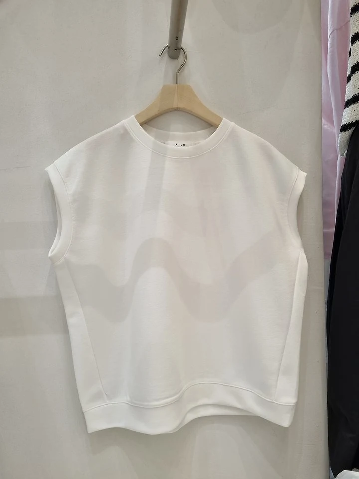 Allu - Korean Women Fashion - #restrostyle - And Cutline Tee - 12