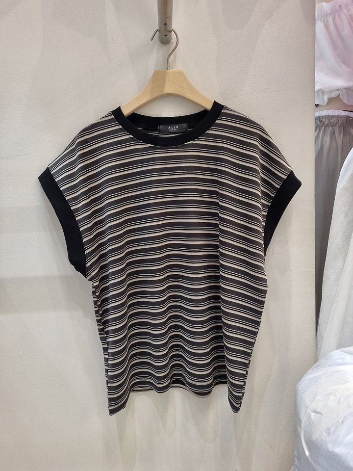 Allu - Korean Women Fashion - #romanticstyle - Stripe Drop Sleeveless Top - 4