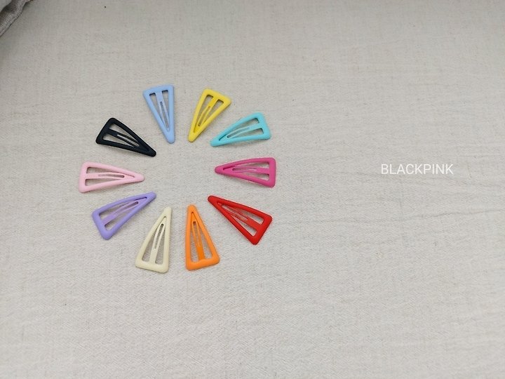Black Pink - Korean Children Fashion - #Kfashion4kids - Triangle Emboss Snap Hairpin - 3