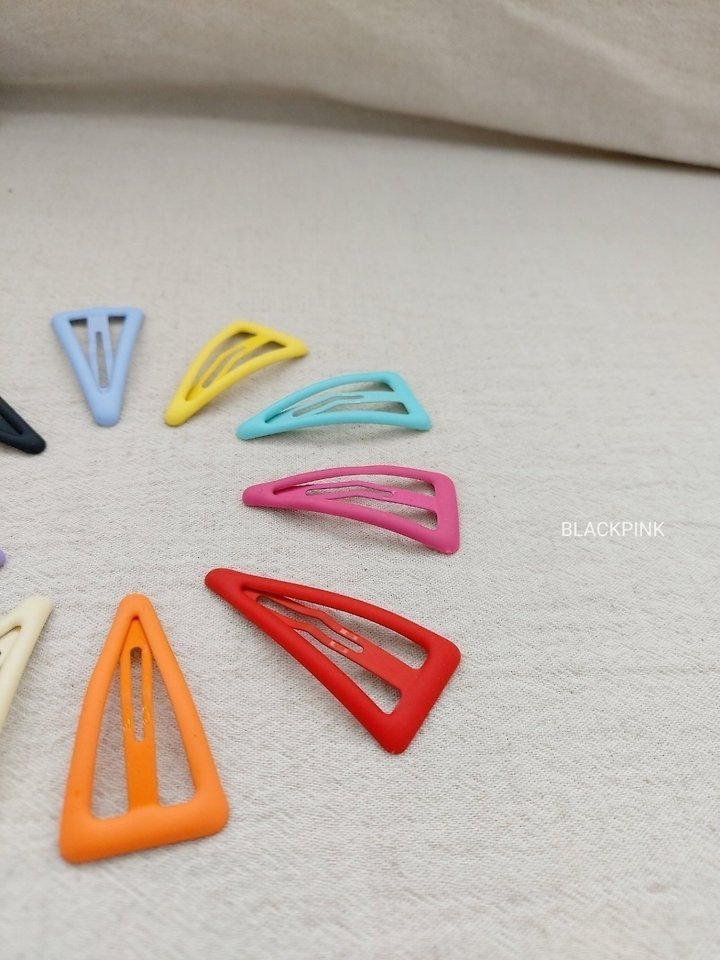 Black Pink - Korean Children Fashion - #kidzfashiontrend - Triangle Emboss Snap Hairpin - 2