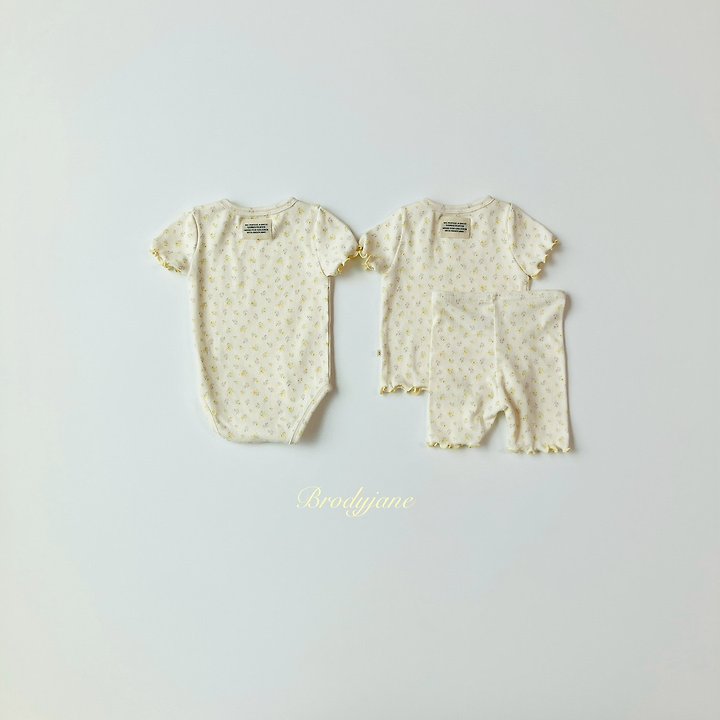 Brody Jane - Korean Baby Fashion - #babyfever - Butter Flower Bib - 2