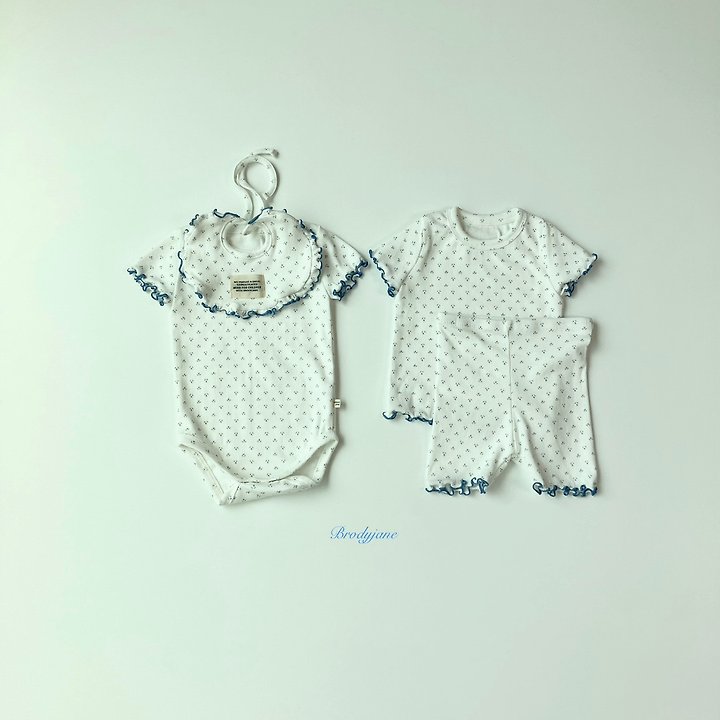 Brody Jane - Korean Baby Fashion - #babyoninstagram - Little Tulip Bib - 3