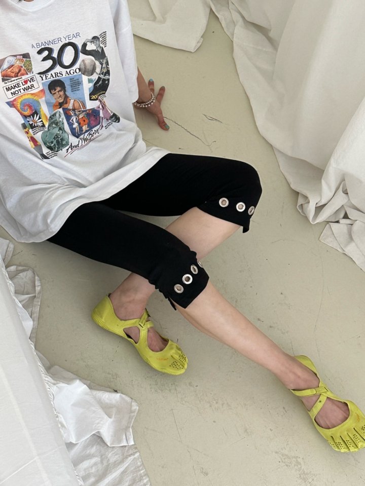 Chavi - Korean Women Fashion - #momslook - Pima Capri Leggings - 4