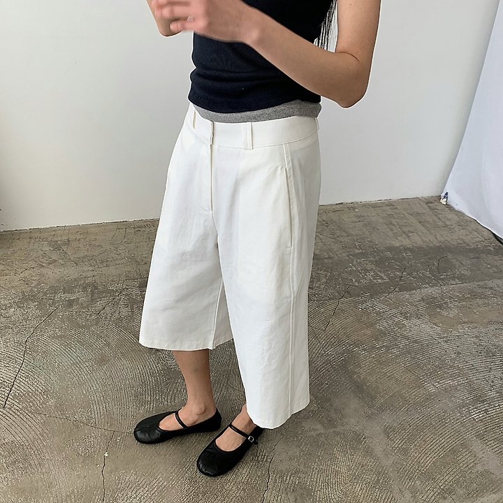 Cover - Korean Women Fashion - #momslook - Puffed Side Bermuda Pants - 3