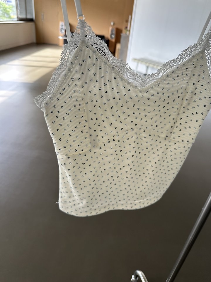 Dress U - Korean Women Fashion - #momslook - Flower Lace Sleeveless Top - 9