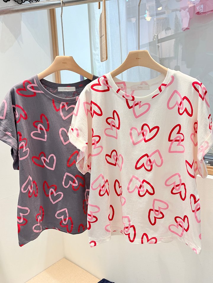 Elmu - Korean Women Fashion - #romanticstyle - Heart Short Sleeve Tee